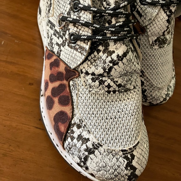 SALE Last 1️⃣ Leopard Snake sneakers - Picture 5 of 8
